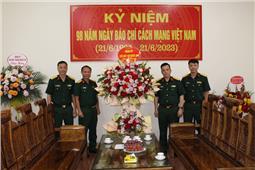 Các cơ quan, đơn vị chúc mừng Báo Quân khu nhân kỷ niệm 98 năm Ngày Báo chí cách mạng Việt Nam